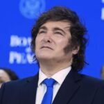 Un mensaje de WhatsApp de Mayra Mendoza chicaneando a Carli Bianco en un grupo de intendentes tensionó más la pelea del kirchnerismo y Kicillof