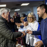 FABIANI Y PAULA EICHEL ACOMPAÑARON A JÓVENES QUE PARTICIPAN DEL PROGRAMA “TODOS AL AGUA” EN EL NATATORIO MUNICIPAL