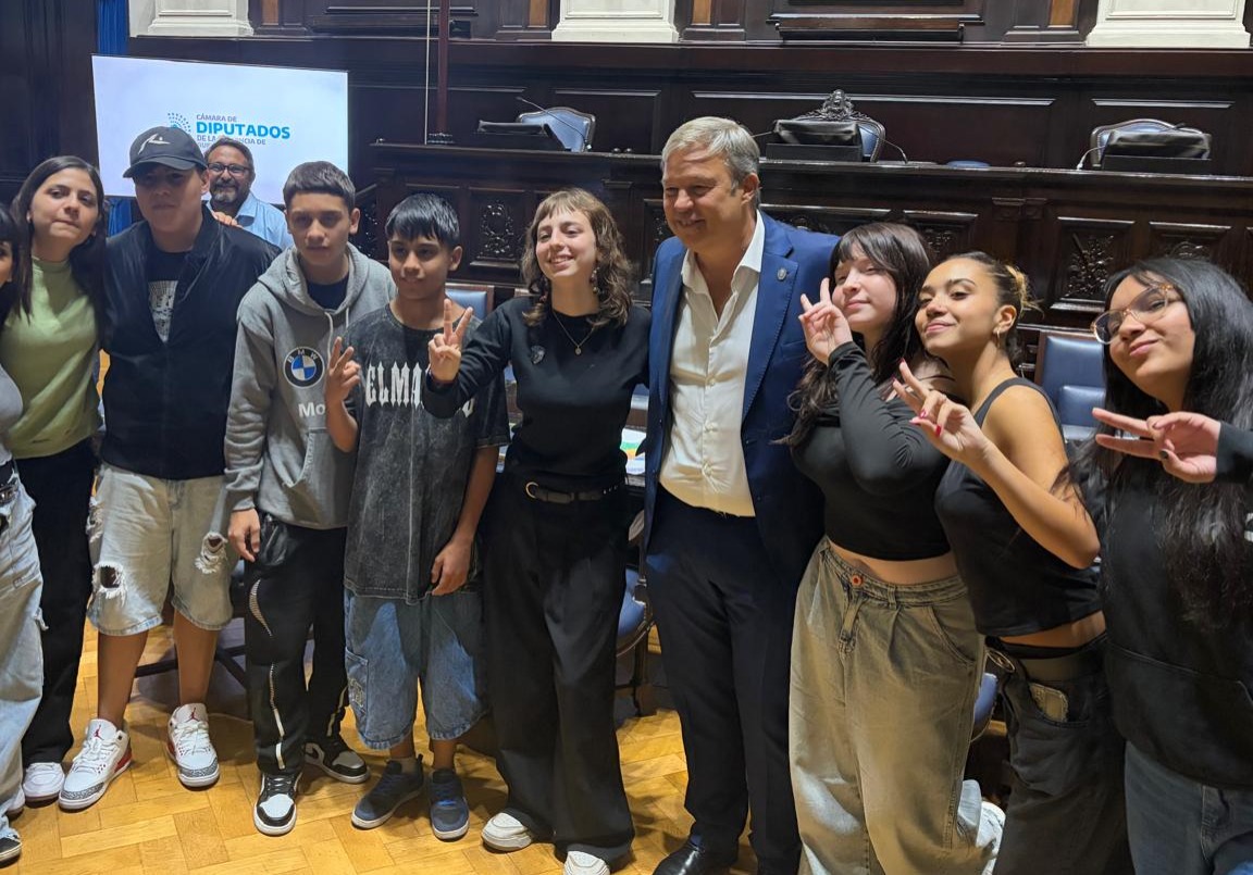 ESTUDIANTES DE ALTE BROWN REALIZAN VISITAS EDUCATIVAS A LA REPÚBLICA DE LOS NIÑOS Y LA LEGISLATURA BONAERENSE