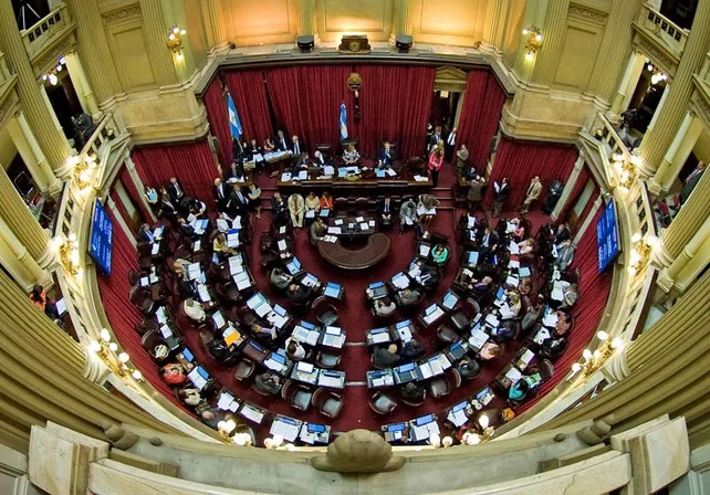 El oficialismo busca consolidar la tregua interna en el Gabinete y reabrir negociaciones por las PASO en el Senado