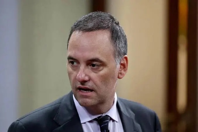 Adorni prepara su declaración jurada en una semana clave