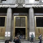 Adorni recibe a senadores libertarios en medio de ausencias clave