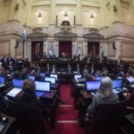 Gobierno analiza préstamos en dólares para impulsar la actividad