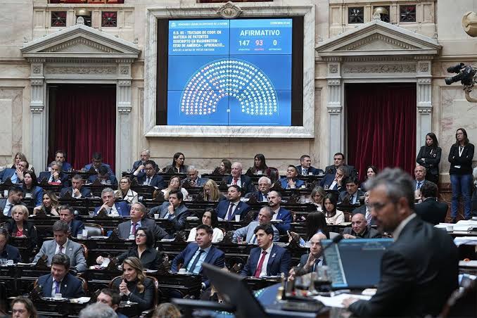 Oposición presiona por endeudamiento familiar